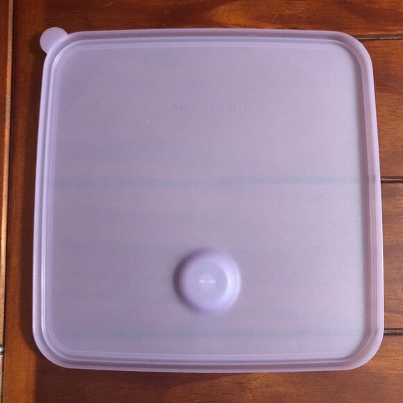 Tupperware Square Lid with Manual Clock Purple 9" - Picture 2 of 5
